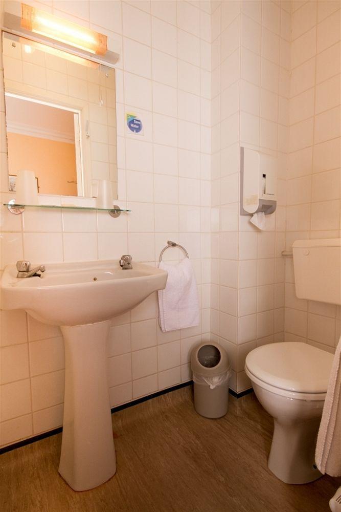 Travelrest Centre Seafront Hotel Борнмът Екстериор снимка